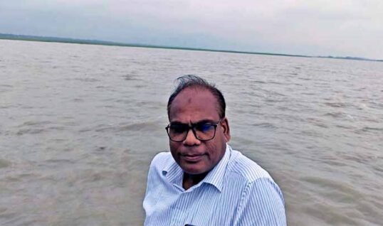 নদীপথে জীবনঝুঁকির সফর, উন্নয়ন প্রকল্প পরিদর্শনে রৌমারী-রাজিবপুরে এলজিইডির নির্বাহী প্রকৌশলী