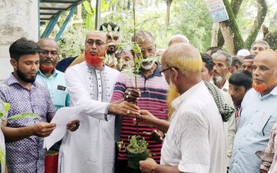শরীয়তপুরে আতাউর রহমান খান ফাউন্ডেশনের উদ্যোগে বৃক্ষরোপন ও বিতরণ