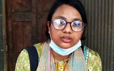 রায়গঞ্জে ক্ষতিপূরণের দাবিতে প্রেমিকের বাড়িতে মুসলিম মেয়ের অবস্থান