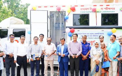 রাজশাহীতে ভ্রাম্যমাণ নিরাপদ খাদ্য পরীক্ষাগারের উদ্বোধন করলেন বিভাগীয় কমিশনার