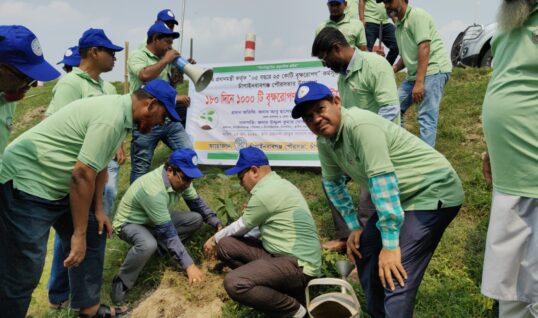 চাঁপাইনবাবগঞ্জ পৌরসভার উদ্যোগে বৃক্ষরোপণ কর্মসূচীর উদ্বোধন