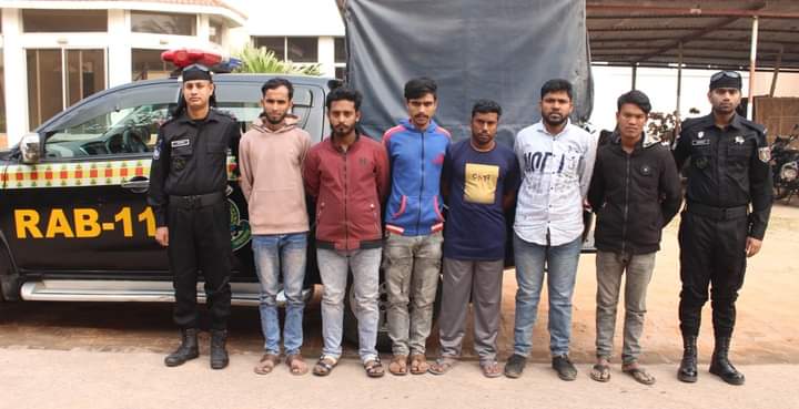 র‌্যাব-১১ দল  মেঘনা ঘাট এলাকায় অভিযানে বিপুল পরিমান গাঁজাসহ ০৬ জন মাদক ব্যবসায়ী গ্রেফতার