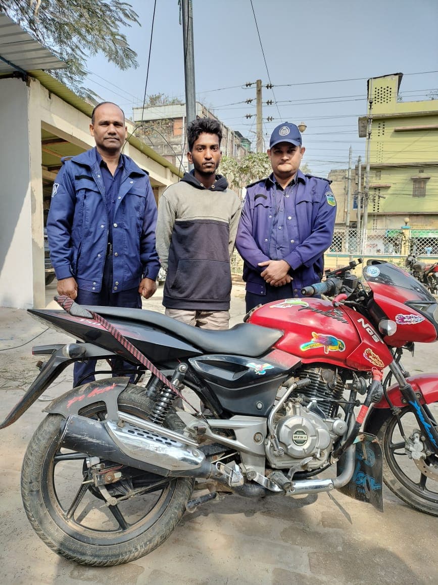 ময়মনসিংহে কোতোয়ালী পুলিশের অভিযানে চোরাই মোটরসাইকেল সহ চোর চক্রের ১ সদস্য গ্রেফতার