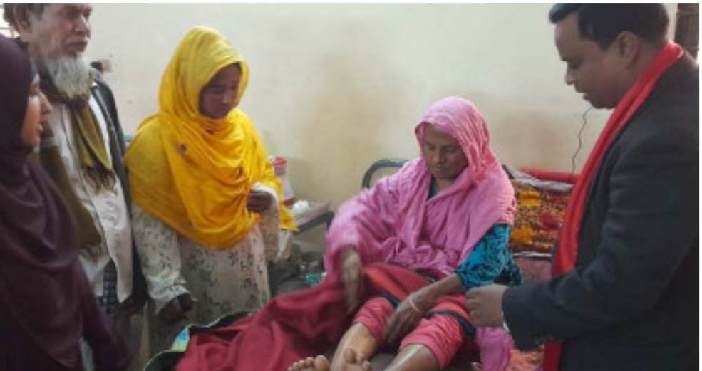 মুক্তিযোদ্ধা বাবার ভাতার টাকা না দেওয়ায় মাকে পেটালেন ৩ ছেলে