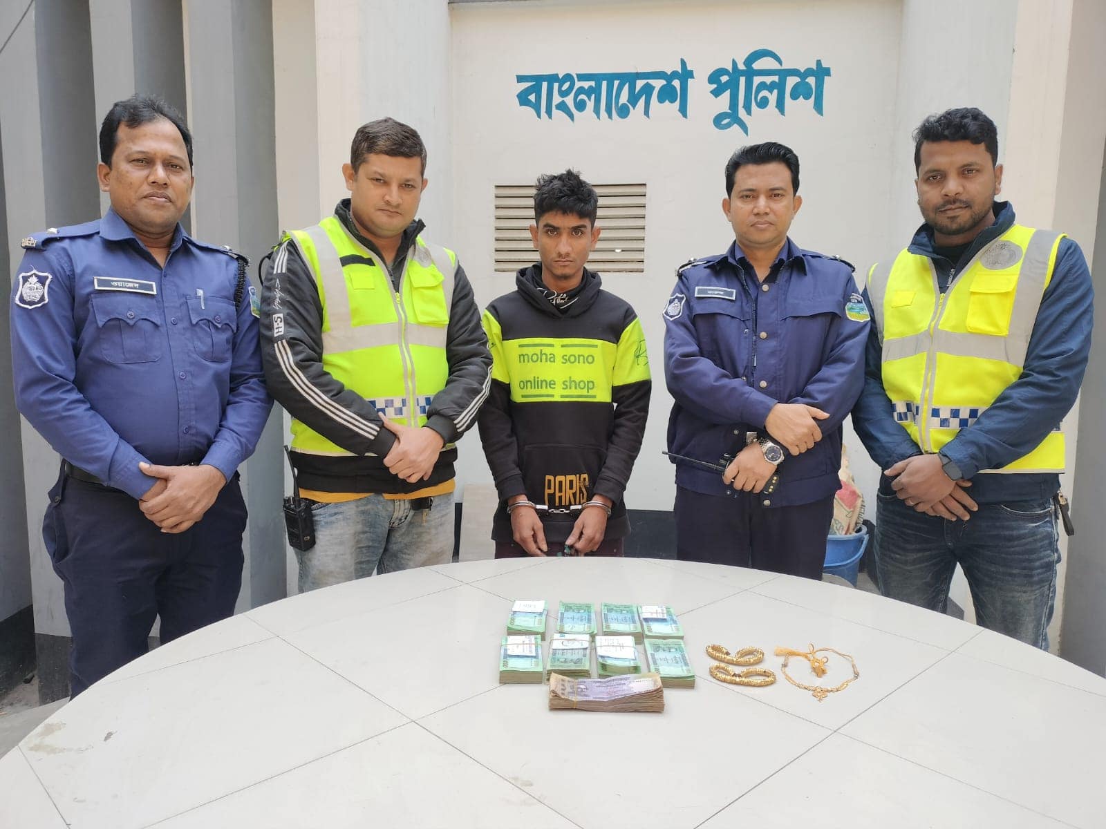 ময়মনসিংহে ফাঁকা বাসা পেয়ে সাত লাখ টাকার দুর্ধর্ষ চুরি উদ্ধার করলো পুলিশ