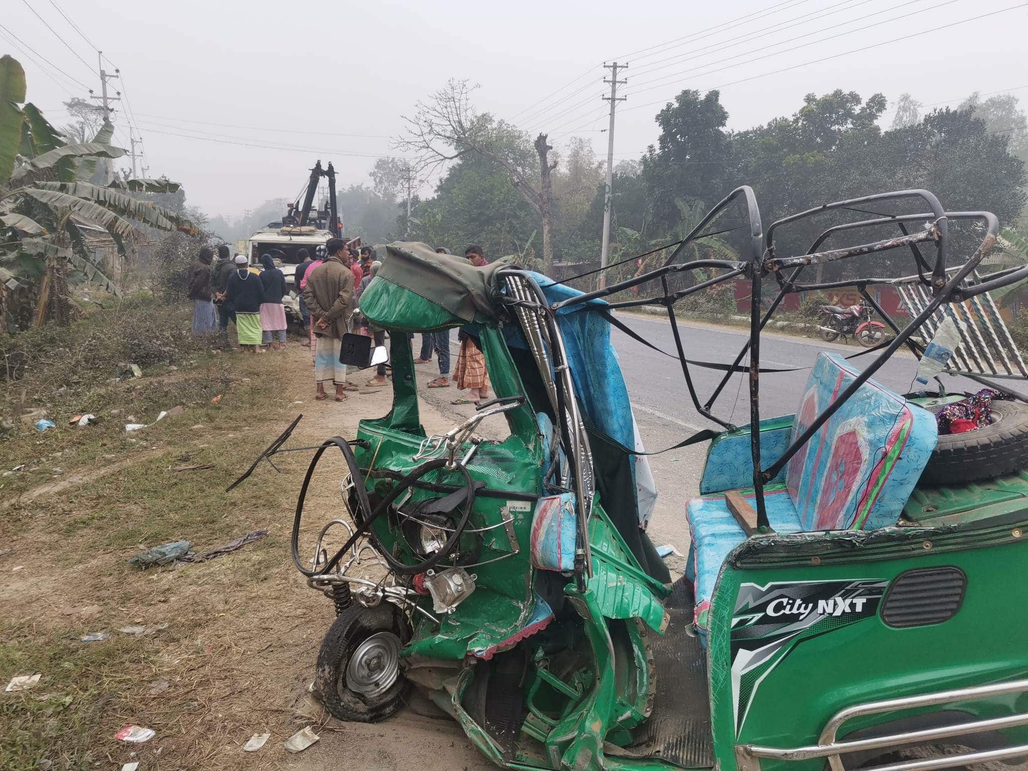 ঢাকা সিলেট মহাসড়কে পিকাপ সিএনজি অটোরিকশা মুখোমুখি সংঘর্ষে চালক নিহত  গুরুতর আহত এক