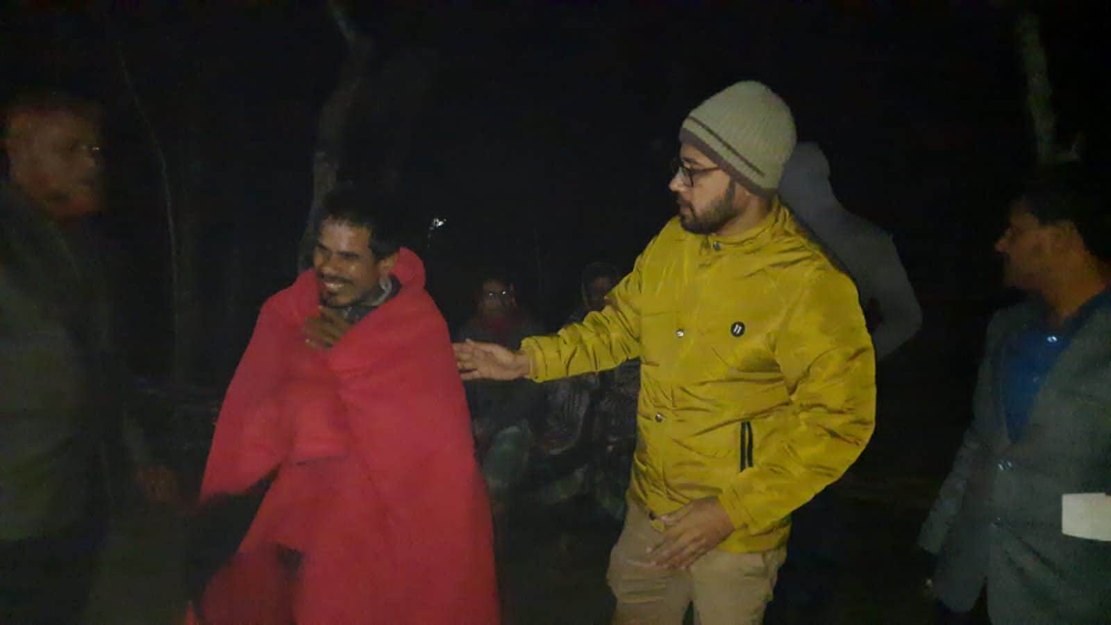 নকলায় শীতার্তদের মাঝে শীত বস্ত্র বিতরন করলেন ইউএনও