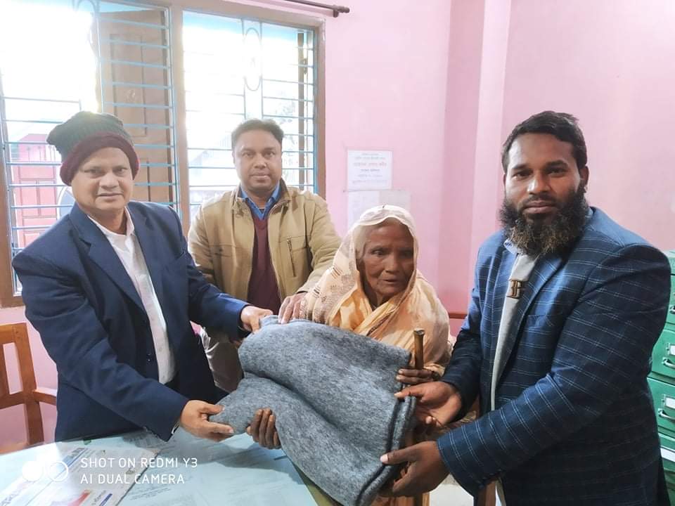 সংগ্রামী (ভিক্ষুক) সদস্যদের মাঝে গ্রামীণ ব‍্যাংকের কম্বল বিতরণ