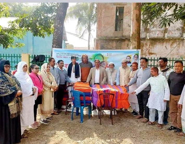 নরসিংদী জেলা বিএনপি’র উদ্যোগে.. শীতার্ত দুস্হ মানুষের মাঝে কম্বল বিতরণ করলেন জনতার মন্জুর এলাহী ‘