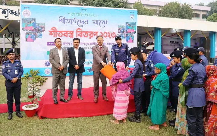 নীলফামারীতে পুলিশ সার্ভিস এসোসিয়েশনের উদ্যোগে শীতবস্ত্র বিতরণ