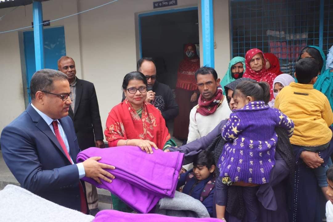 অটিস্টিক শিশুদের মাঝে শীতবস্ত্র বিতরণ করেন- জেলা প্রশাসক মোস্তাফিজার রহমান