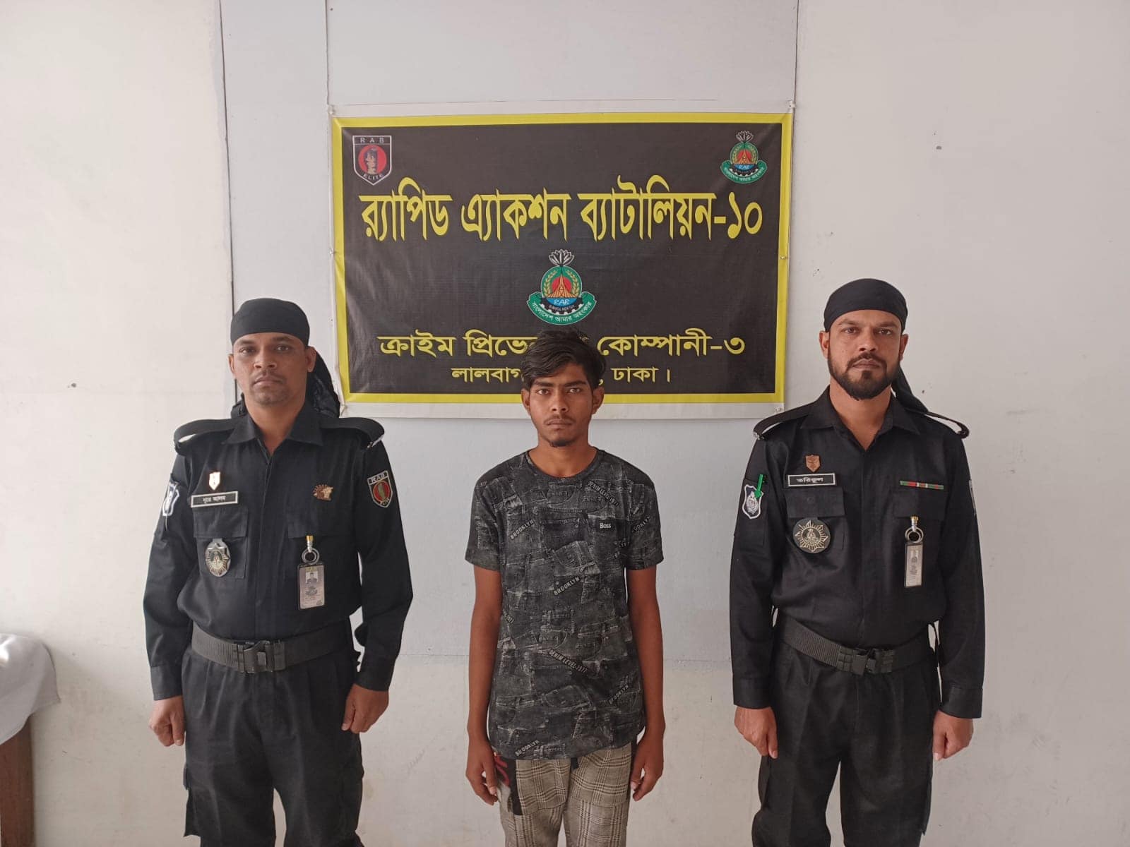বুড়িগঙ্গা নদীতে রহস্যজনক ইসমাইল হত্যা মামলার অন্যতম পলাতক আসামী হৃদয়’কে পালিয়ে থাকার এক বছর পর  গ্রেফতার করেছে র‌্যাব-১০