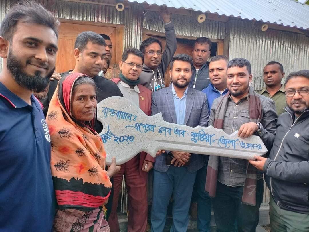 কুমারখালীর সেই অসহায় রেজিয়ার হাতে নতুন ঘরের চাবী হস্তান্তর