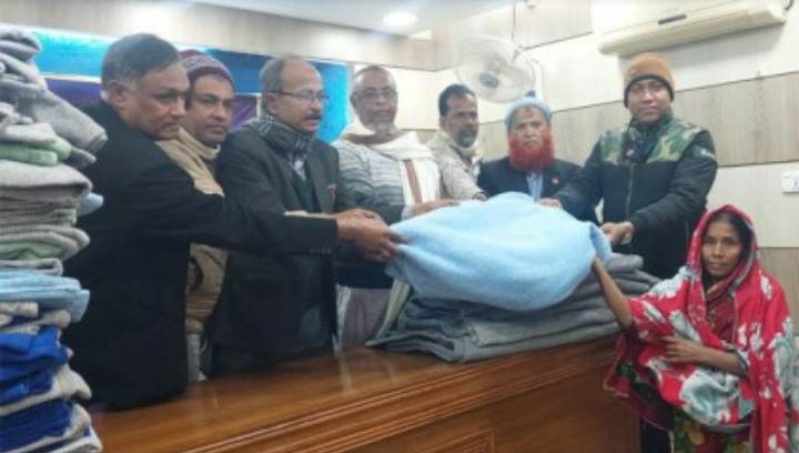 বাগেরহাটে শীতার্তদের মাঝে কম্বল বিতারন