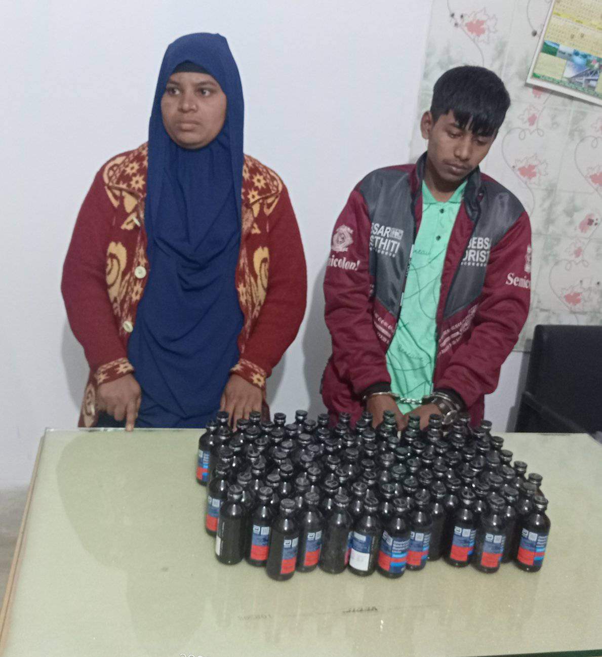 নীলফামারীতে একশ বোতল ফেনসিডিল সহ আটক দুই