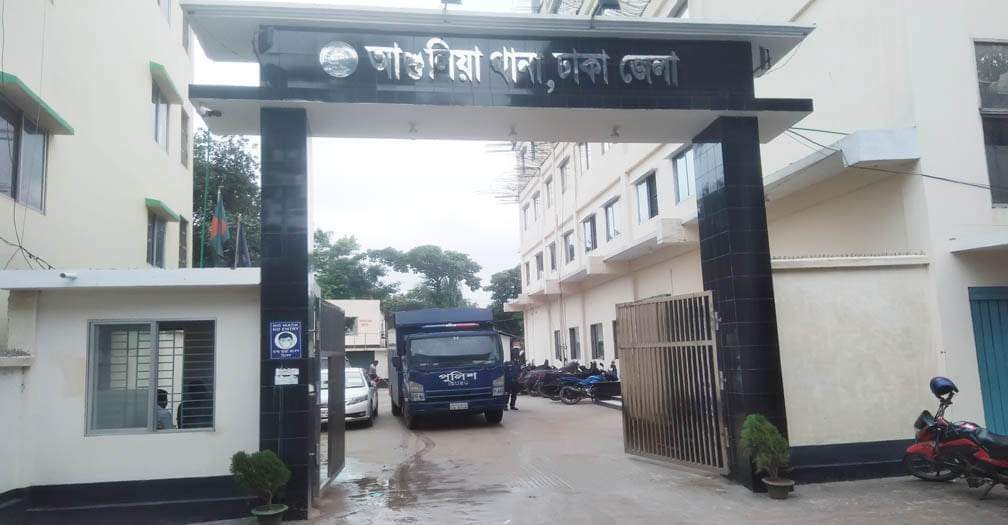 আশুলিয়ায় জনতার হাতে ভুয়া মেজর আটক