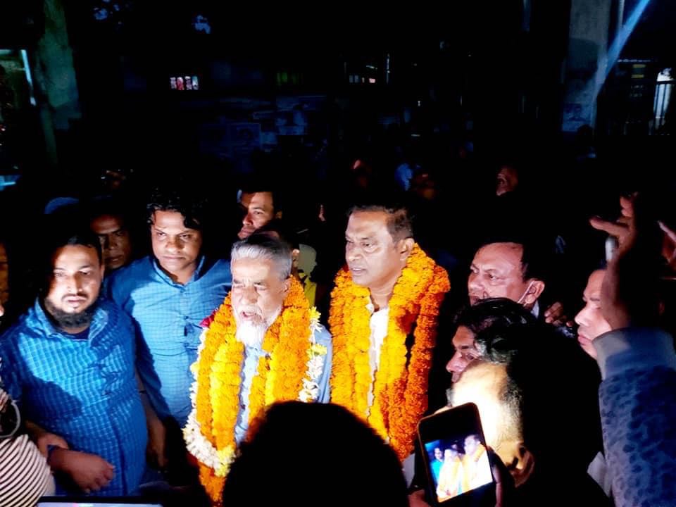 নরসিংদীতে কোমরে দড়ি দিয়ে বেঁধে আদালতে  হাজির করা বীর মুক্তিযোদ্ধার জামিন লাভ