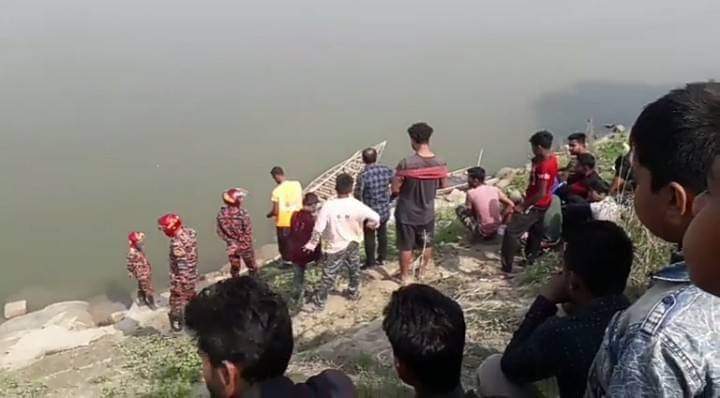 কুষ্টিয়ায় গড়াই নদীতে গোসল করতে যেয়ে এক মাদ্রাসা ছাত্র নিখোঁজ : সাড়ে ৪ঘন্টা লাশ উদ্ধার