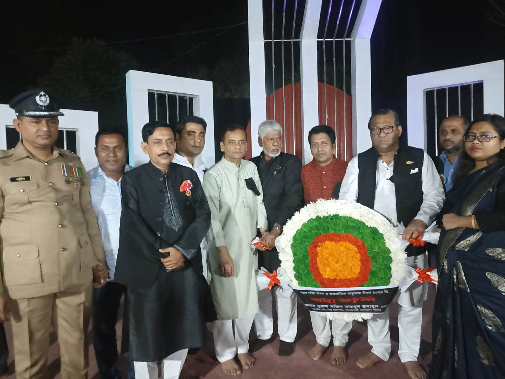 একুশের প্রথম প্রহরে ভাষা শহীদের প্রতি  মনোহরদী উপজেলা পরিষদ  ও উপজেলা  আওয়ামী লীগের  পক্ষ থেকে শ্রদ্ধা