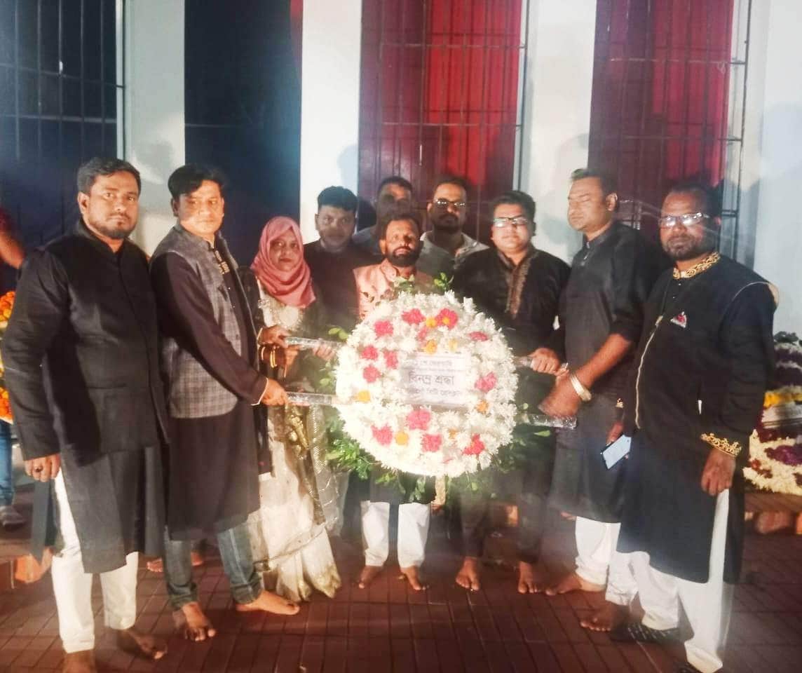 সোনারগাঁওয়ে প্রশাসনের আয়োজনে একুশের প্রথম প্রহরে ভাষা শহিদদের প্রতি  বিনম্র শ্রদ্ধা ও পুষ্পস্তবক অর্পণ