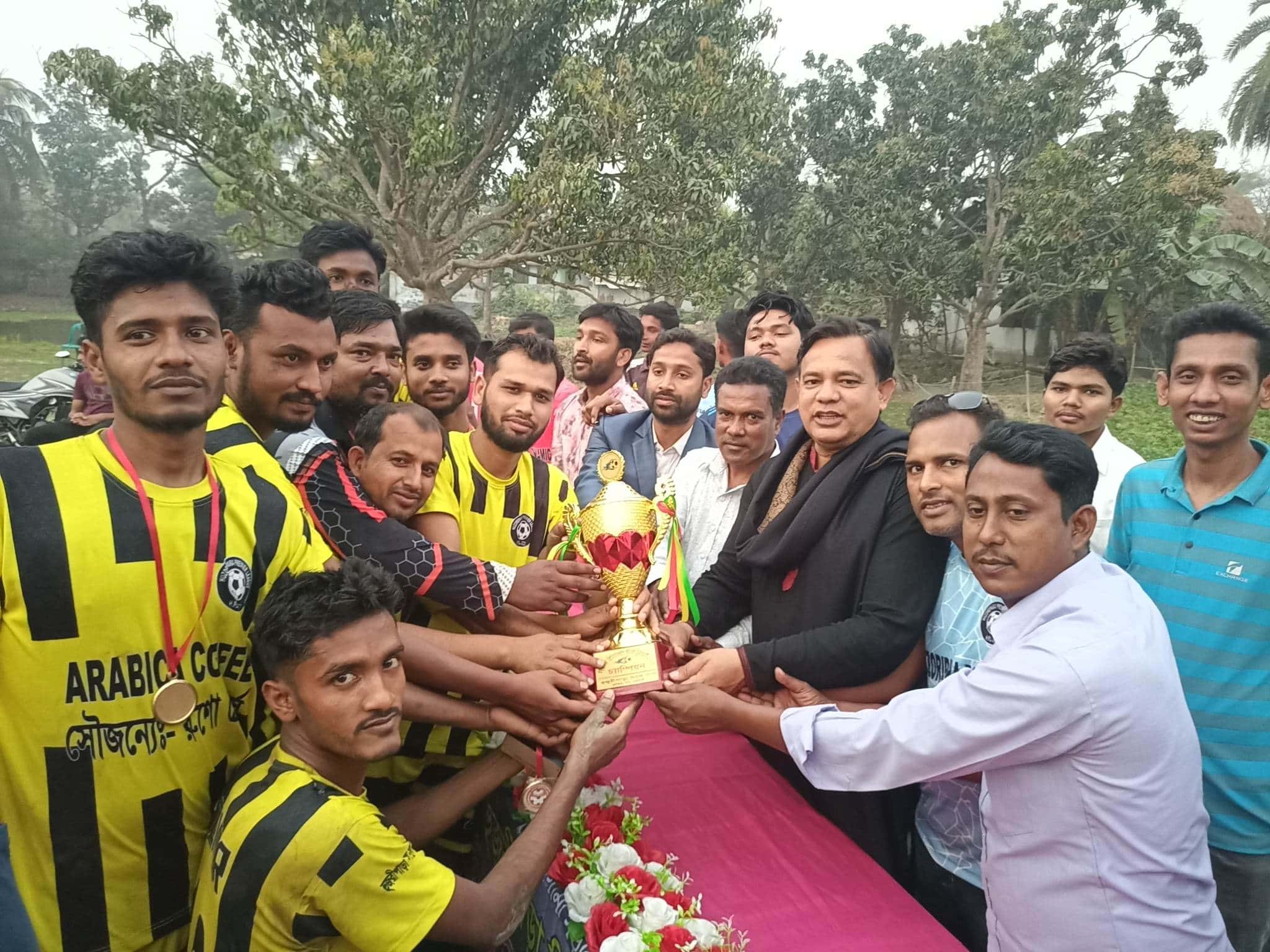 পবায় হুজুরীপাড়া প্রিমিয়ারলীগ ফুটবল টুর্নামেন্টে চ্যাম্পিয়ন এরাবিকা কফি, রানার্স আপ সুপার ঈগল