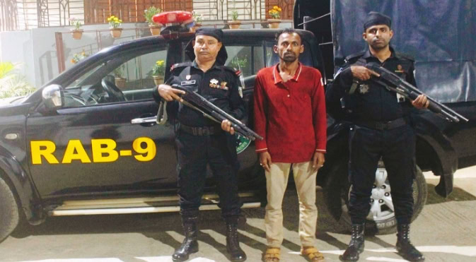 চুনারুঘাটে আসল র‌্যাবের হাতে গ্রেপ্তার ভুয়া র‌্যাব