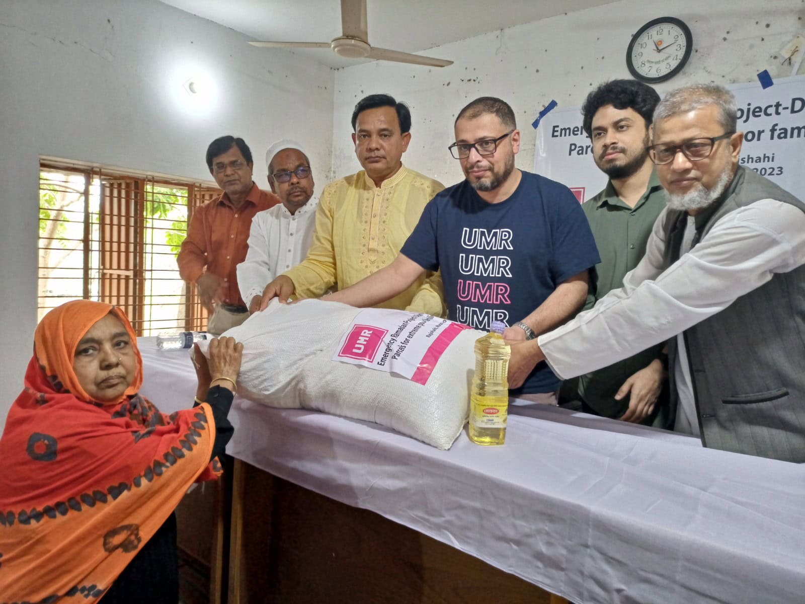 রাজশাহীতে গ্লোবাল ওয়ান কর্তৃক দরিদ্র পরিবারের মাঝে খাদ্য সামগ্রী বিতরণ
