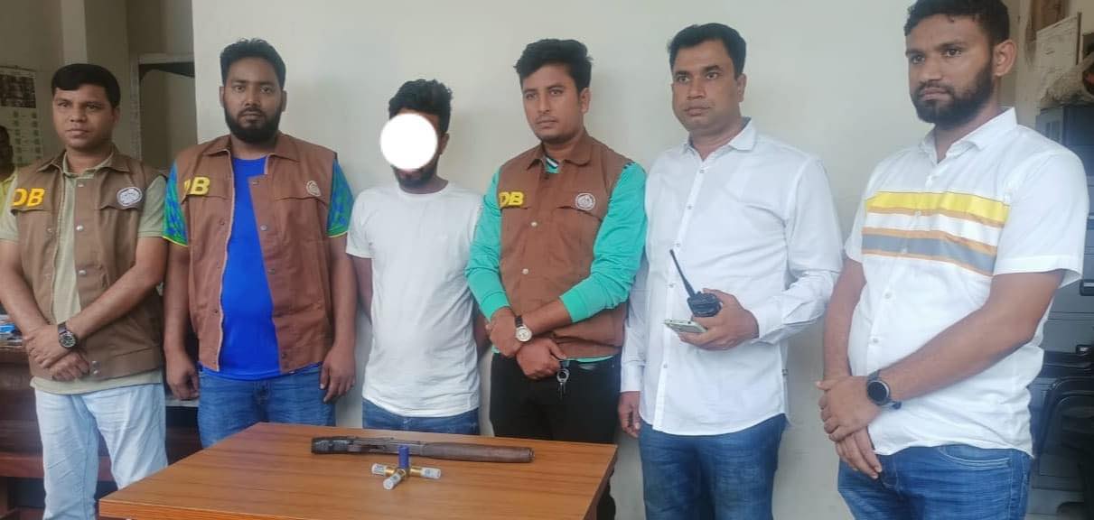 নরসিংদীতে ১৪ মামলার আসামী অস্ত্র-গুলি সহ আটক
