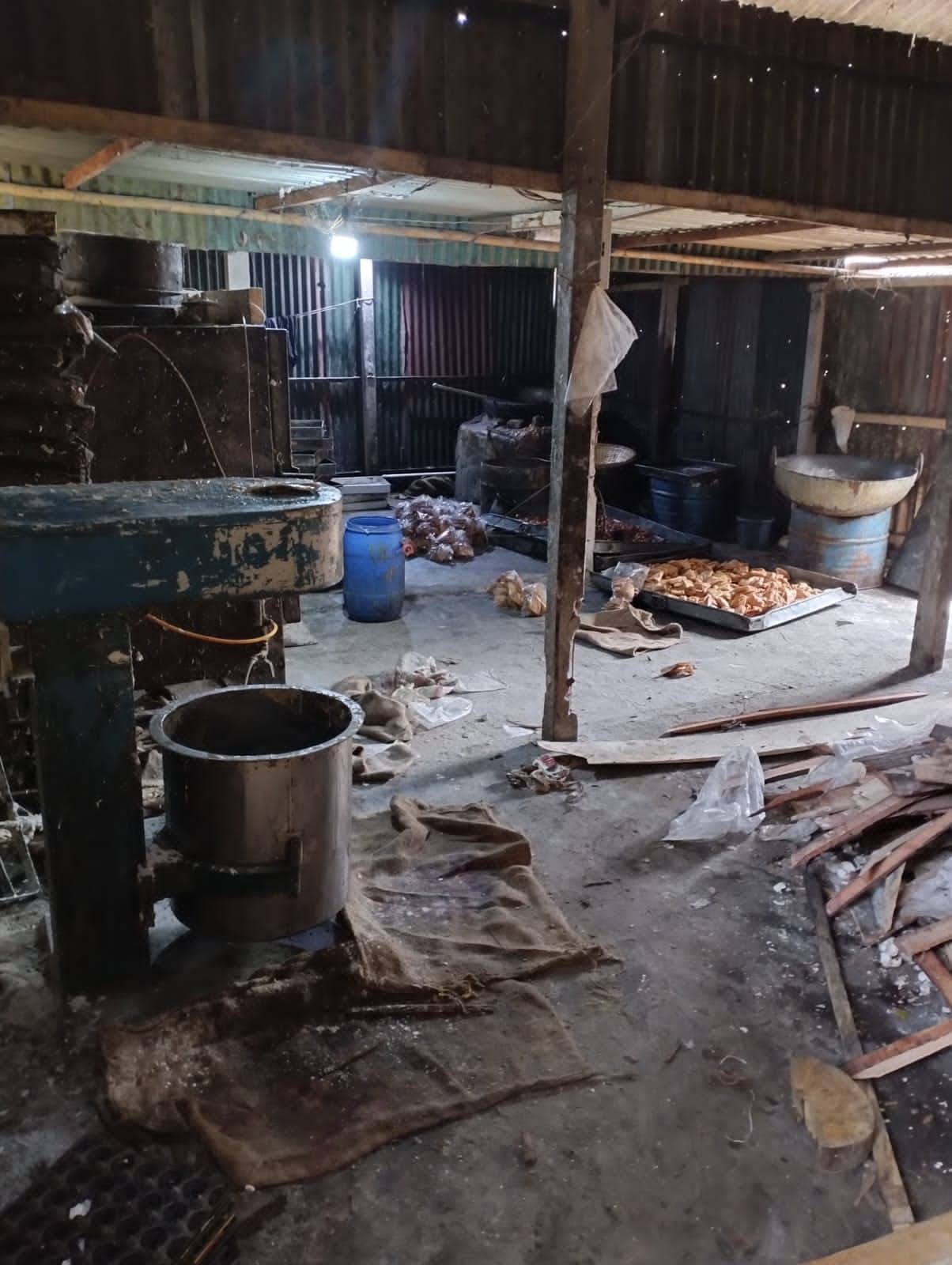 নারায়ণগঞ্জে তিতাসের অভিযানে অবৈধ গ্যাস সংযোগ বিচ্ছিন্ন