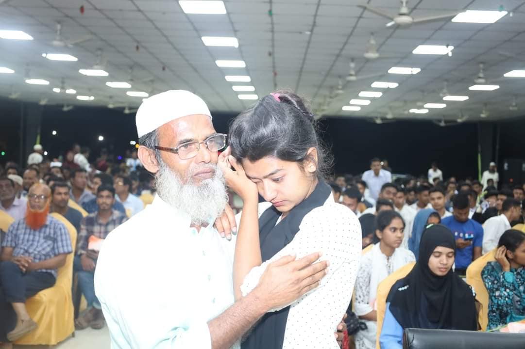 পুলিশে চাকরি পেয়ে মধ্যরাতে আনন্দের কান্নায় ১৯৫ তরুণ-তরুণী