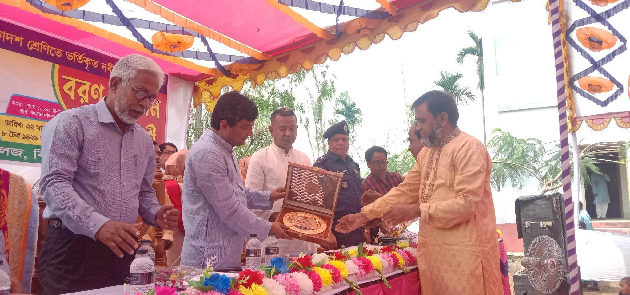 ঝিনাইগাতী মহিলা আদর্শ ডিগ্রি কলেজে নবীন শিক্ষার্থীদের বরণ করলেন ভাইস-চ্যান্সেলর