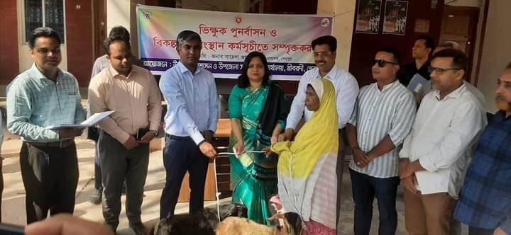 ভিক্ষুক মুক্ত শেরপুর গড়তে স্বাবলম্বীর উপকরণ বিতরণ