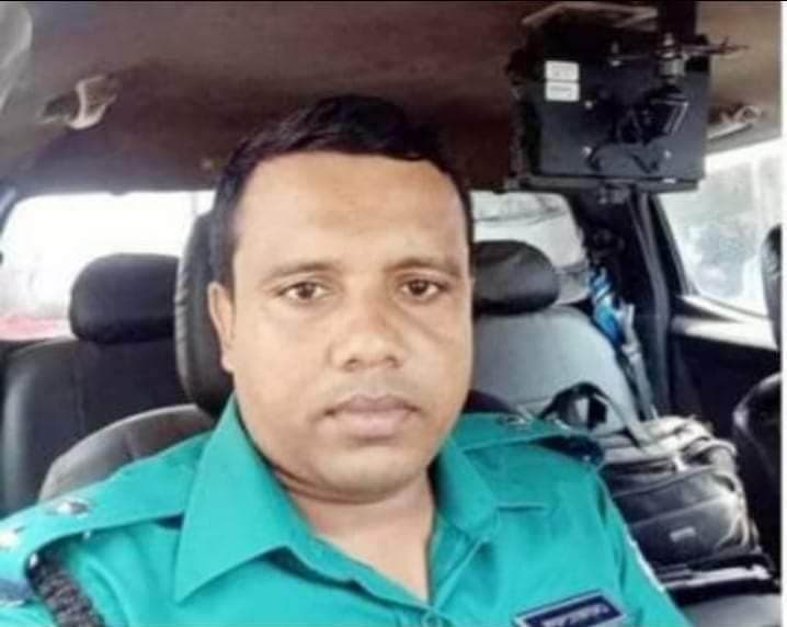 ছিনতাইকালে ডেমরা থানার এসআইকে হাতেনাতে ধরলেন এএসআই