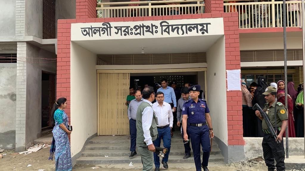 নরসিংদী সদর উপজেলার মাধবদী থানাধীন নুরালাপুর ও মহিষাশুড়া  ইউনিয়ন পরিষদ সাধারণ নির্বাচন ২০২৩ এর বিভিন্ন ভোট কেন্দ্র পরিদর্শন করেন পুলিশ সুপার, নরসিংদী