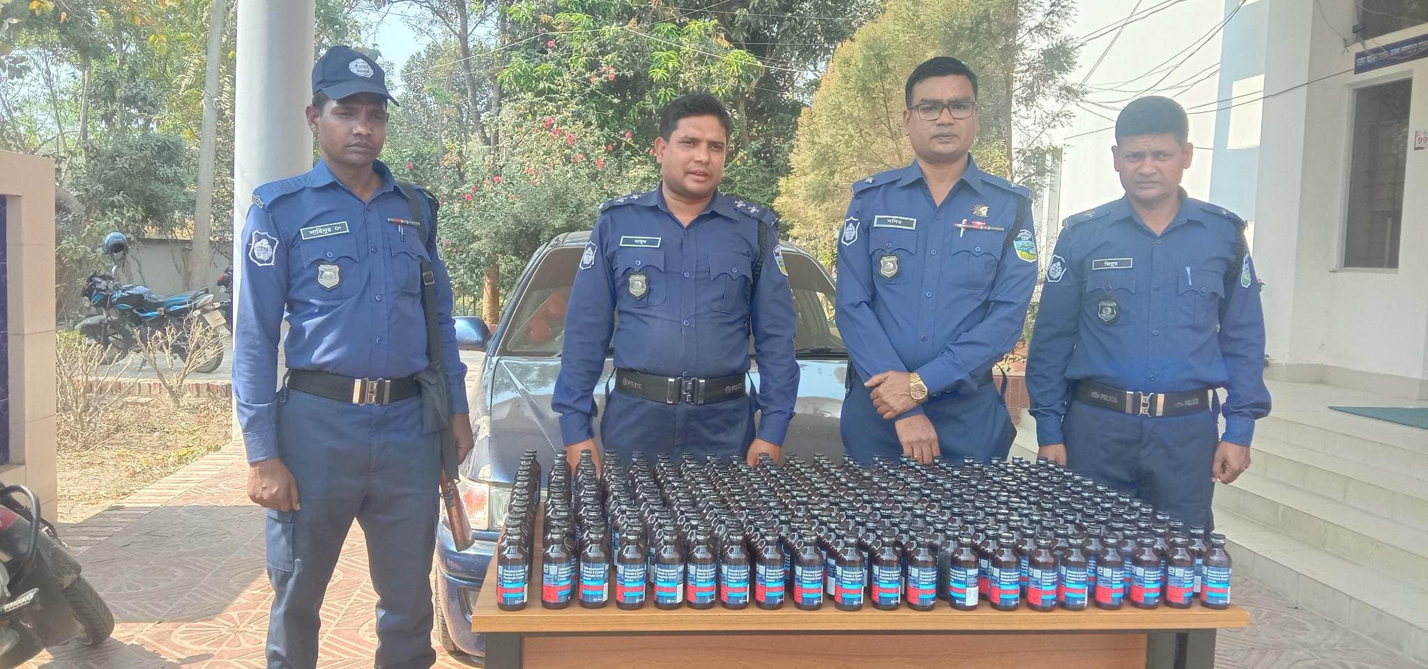 ঝিনাইগাতীতে ৩ শত বোতল ভারতীয় ফেনসিডিল সহ প্রাইভেটকার আটক