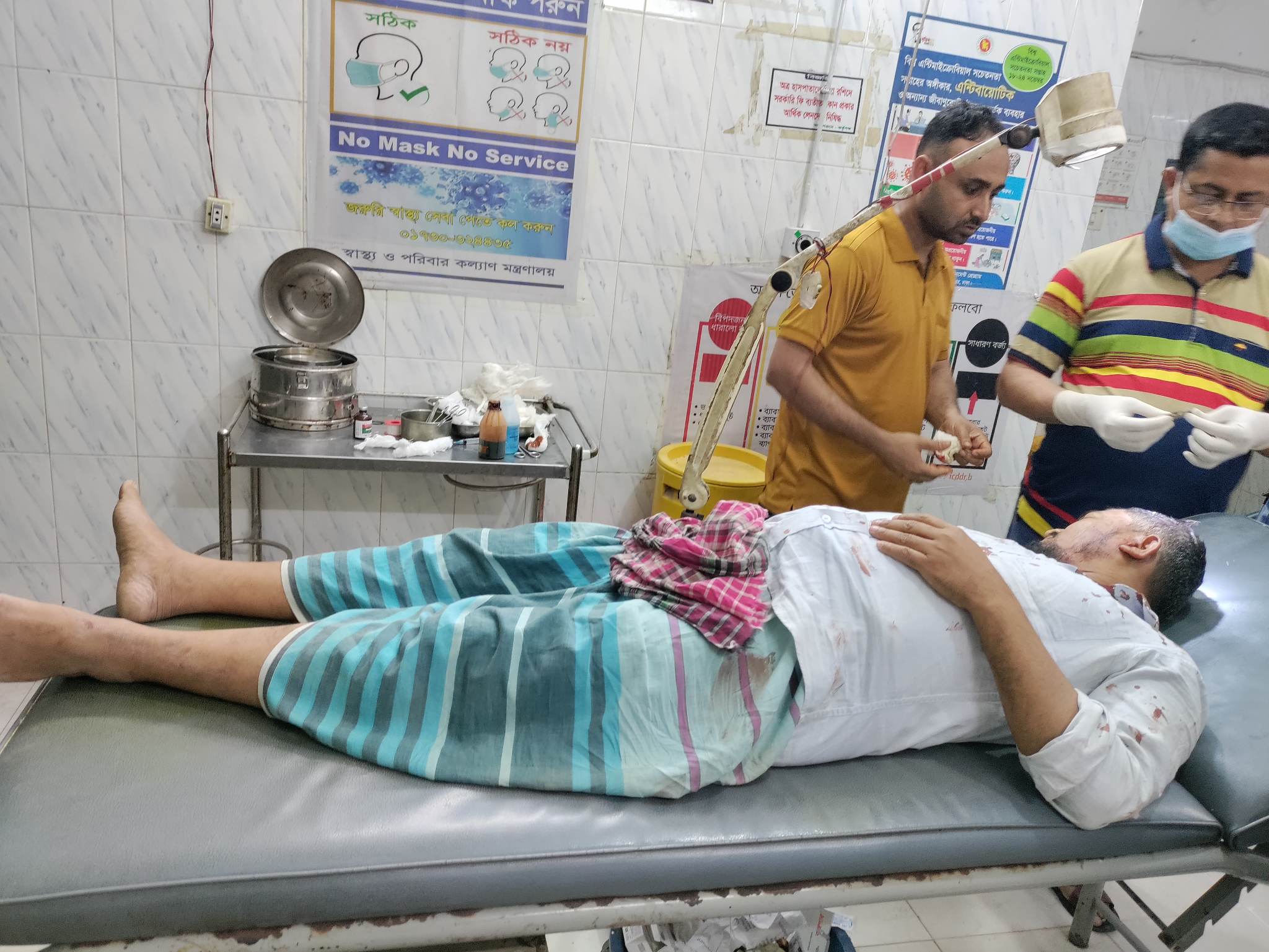 নাজিরপুরে জমি নিয়ে বিরোধের জেরে সংঘর্ষ, আহত ৮