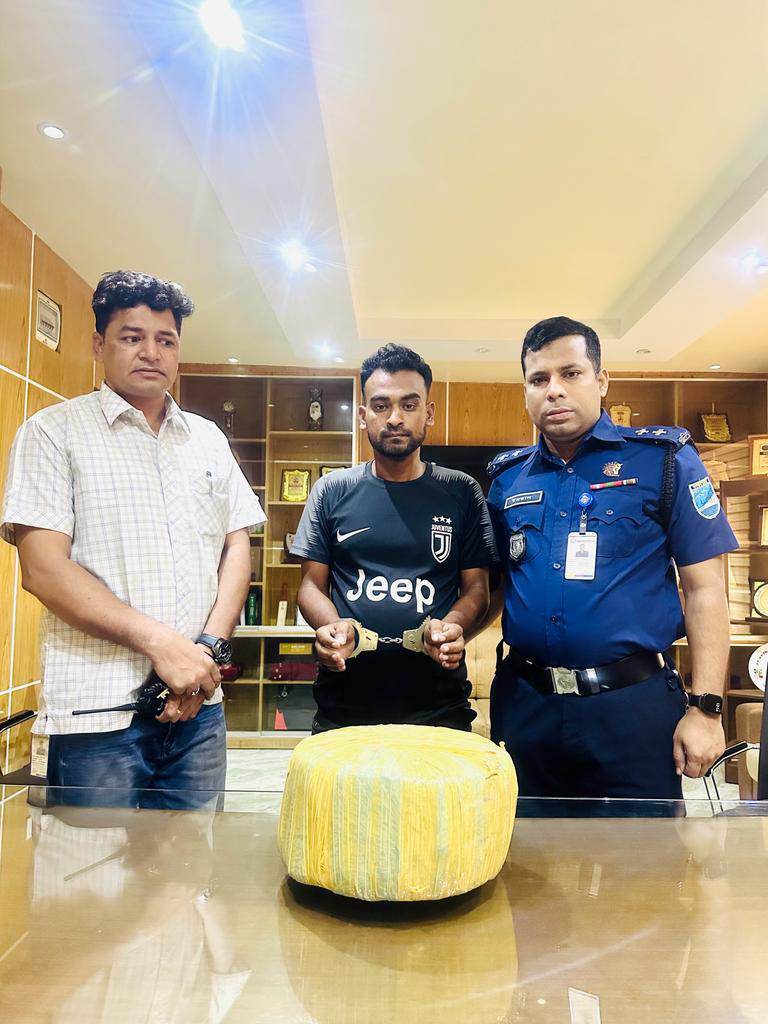 সোনারগাঁওয়ে ৫ কেজি গাঁজাসহ গ্রেফতার -১
