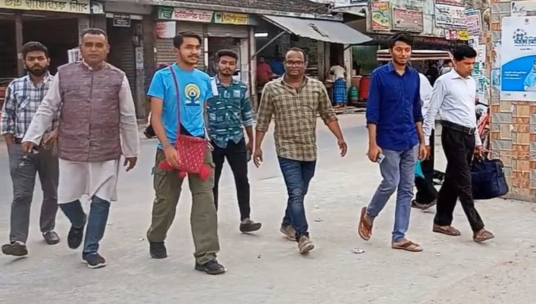 বিশ্ব ভ্রমনে আশা ভারতীয় যুবক ঘুরে গেলেন ঝালকাঠি