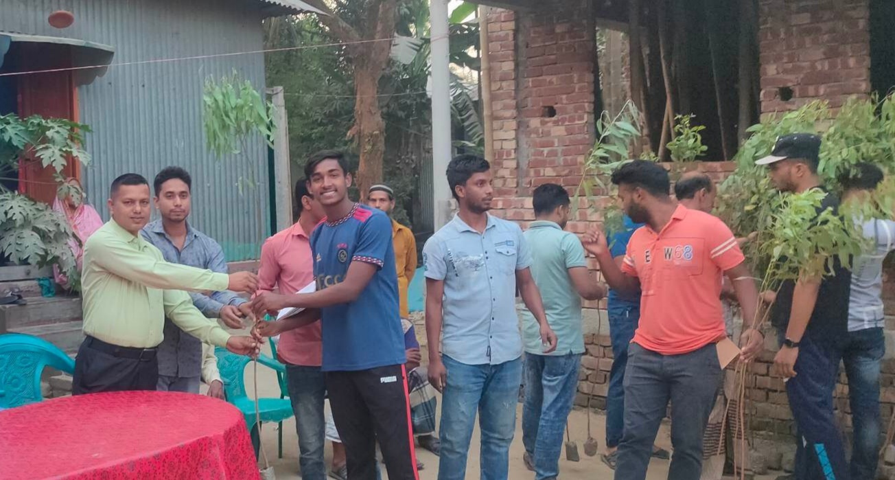 ধামরাইয়ে দ্বিতীয় মহিশাষী যুব উন্নয়ন সংঘের উদ্যোগে বৃক্ষ বিতরণ অনুষ্ঠিত