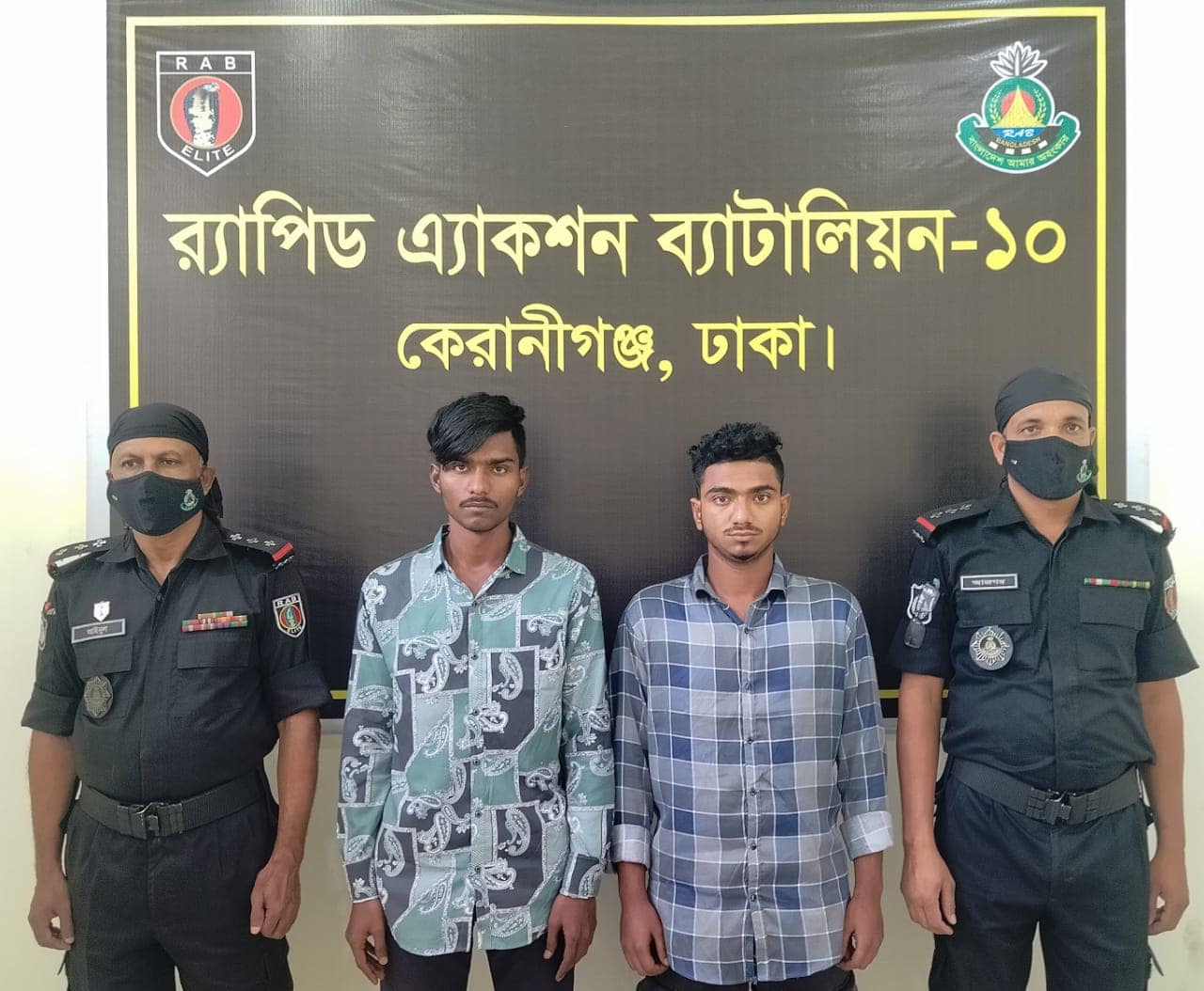 রাজধানীর যাত্রাবাড়ী এলাকায় সংগঠিত চাঞ্চল্যকর আব্দুল্লাহ আল সোহান হত্যা মামলার ০২ আসামীকে কুমিল্লা থেকে গ্রেফতার করেছে র‌্যাব-১০।