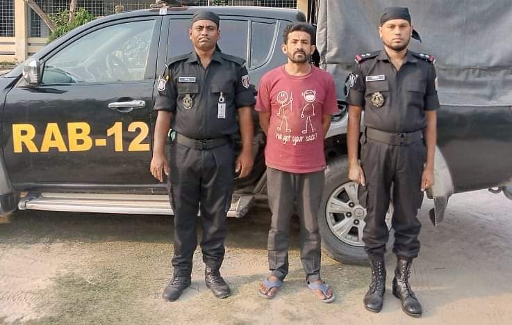 কুষ্টিয়ায় র‌্যাবের অভিযানে দন্ডপ্রাপ্ত আসামী আটক