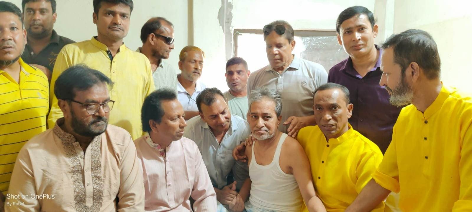 ঈদের আগে থেকেই নির্যাতিত ও অসুস্থ দলীয় নেতাকর্মীদের খোঁজখবর ও ঈদের শুভেচ্ছা বিনিময় অব্যাহত রেখেছে সিরাজগঞ্জ জেলা বিএনপি