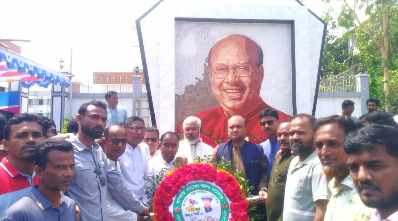 কাজিপুরে মোহাম্মদ নাসিমের জম্মদিনে ভাষ্কর্য উন্মোচন