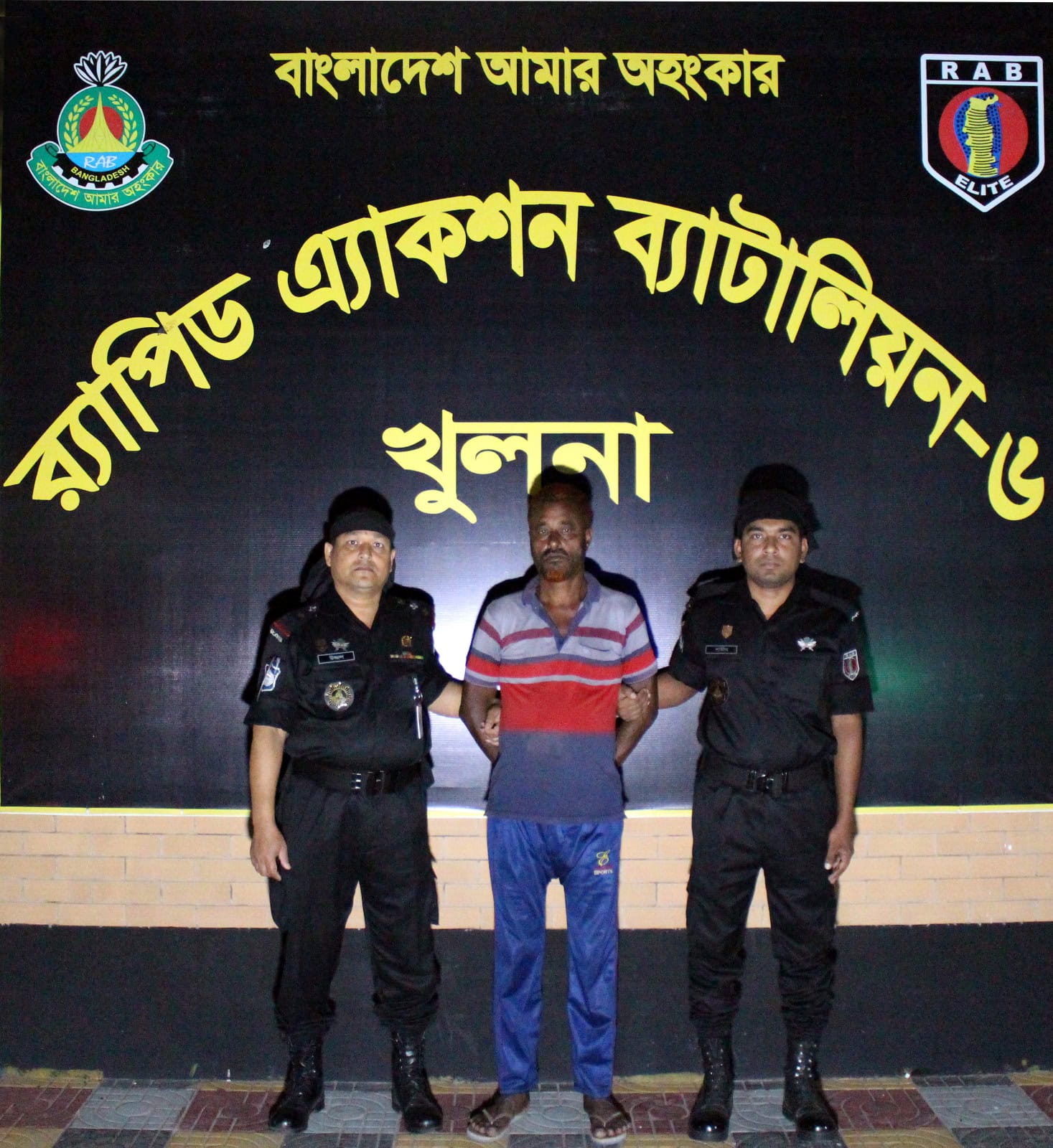 খুলনায় ডাকাত দল ‘কবির বাহিনী’ প্রধান কবির গ্রেফতার, পিস্তল ও গুলি উদ্ধার