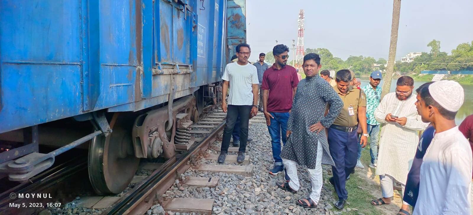 সিরাজগঞ্জ লাইনচ্যুত ট্রেনের দুটি বগি উদ্ধার, রেল যোগাযোগ স্বাভাবিক