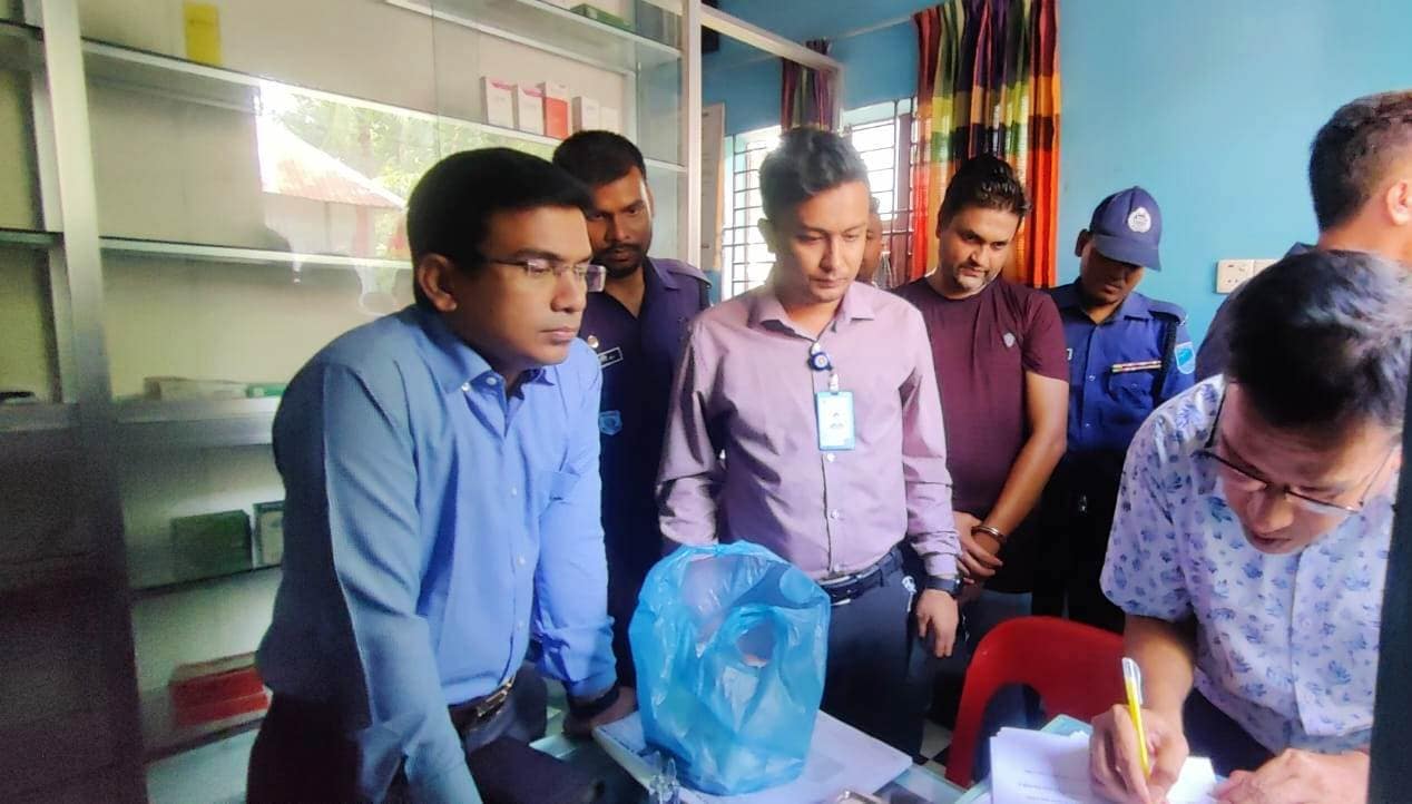 সোনারগাঁওয়ে ভ্রাম্যমাণ আদালতের অভিযানে ভুয়া চিকিৎসকের অর্থ দন্ডসহ ১ বছরের জেল