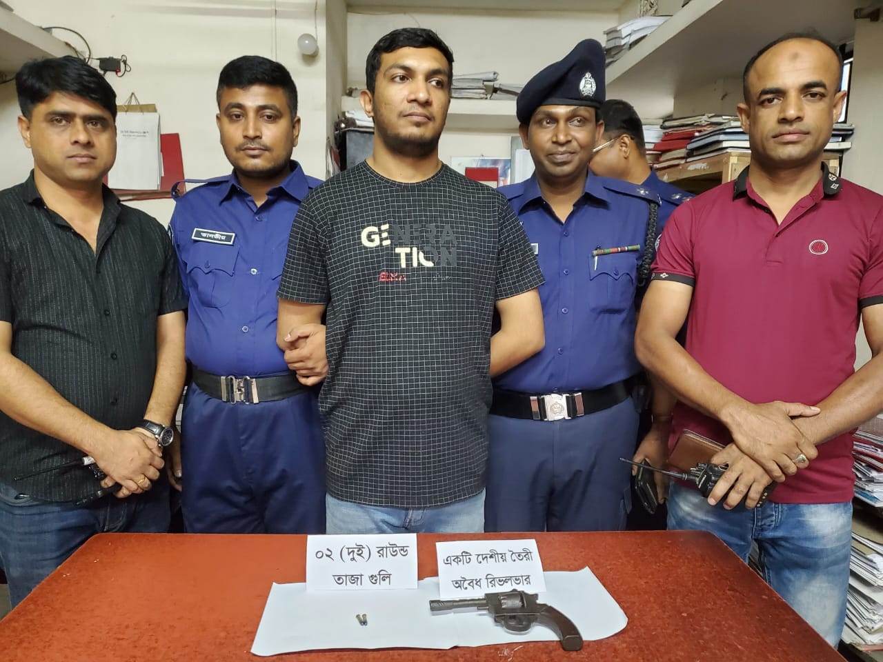 ব্রাহ্মণবাড়িয়ায় ফ্ল্যাট থেকে রিভলবার-গুলিসহ যুবক আটক