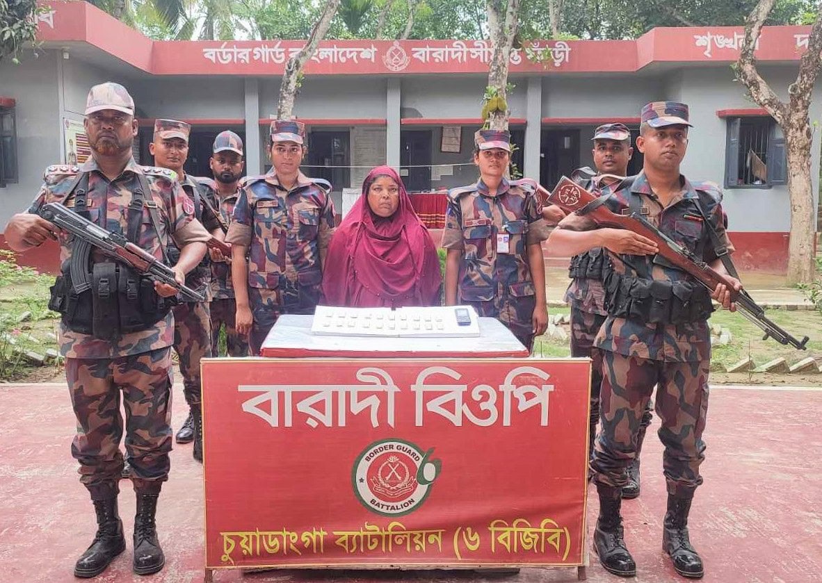 চুয়াডাঙ্গার ভারত সীমান্তবর্তী নাস্তিপুর ও দর্শনা পৌর এলাকায় বিজিবি ব্যাটালিয়নের অভিযান  একজন মহিলা আঠক