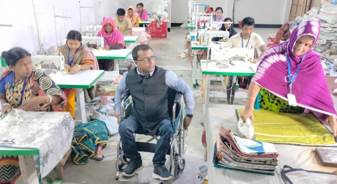 নিজ পায়ে দাঁড়াতে না পারলে আর্থিক ভাবে দাঁড়াছে জিতু