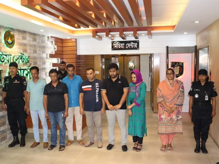 যাত্রাবাড়ীতে মধ্যযুগীয় কায়দায় নির্যাতনকারী চক্রের ০৮ জনকে গ্রেফতার ও ভিকটিম সহ উদ্ধার করেছে র‌্যাব-১০